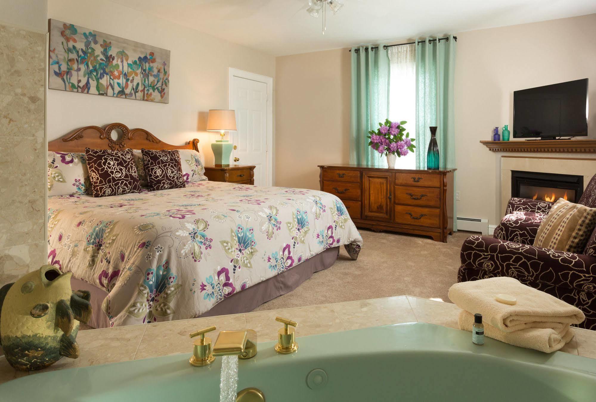 Beech Tree Inn And Cottage นิวพอร์ต ภายนอก รูปภาพ