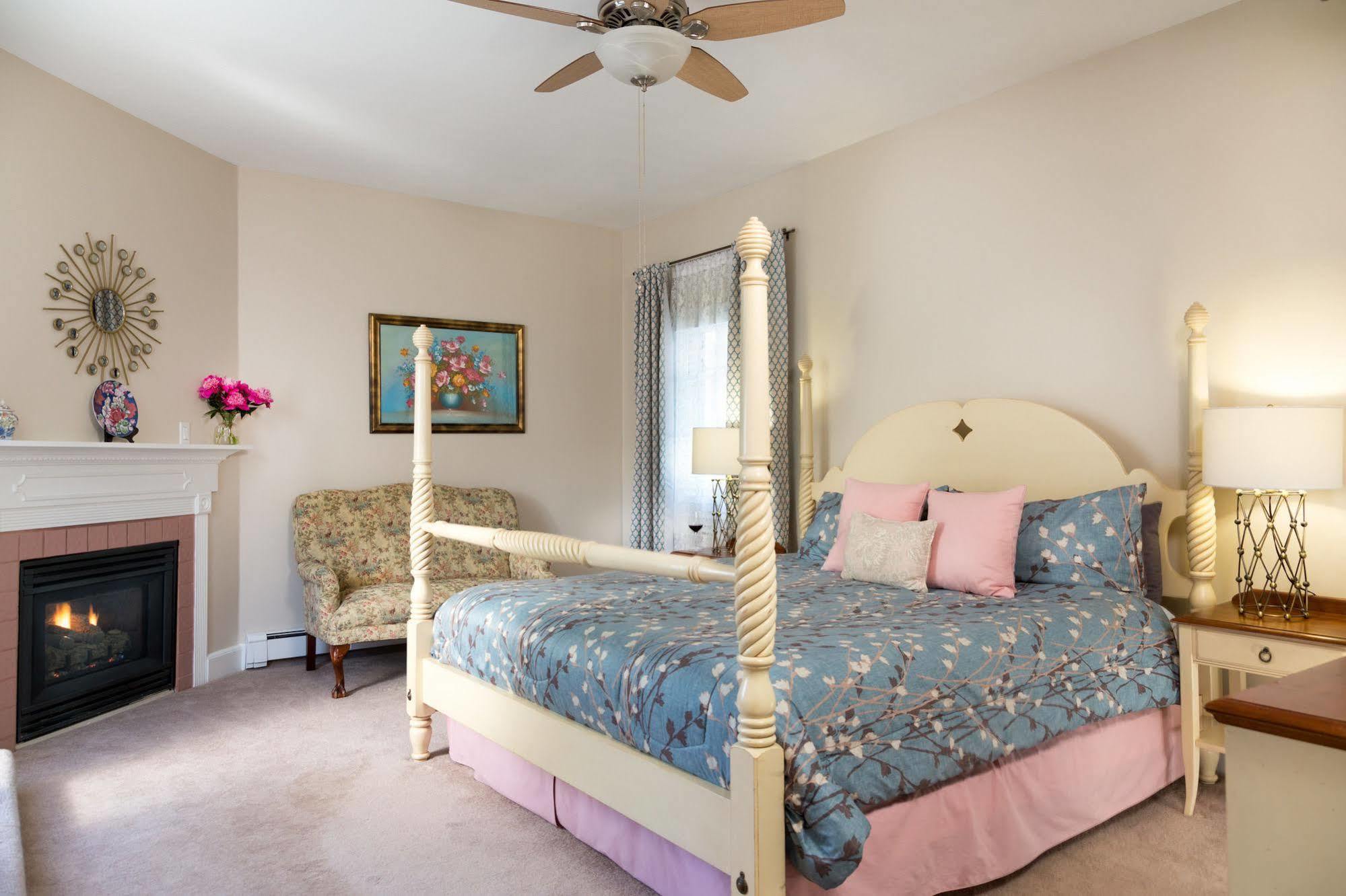 Beech Tree Inn And Cottage นิวพอร์ต ภายนอก รูปภาพ