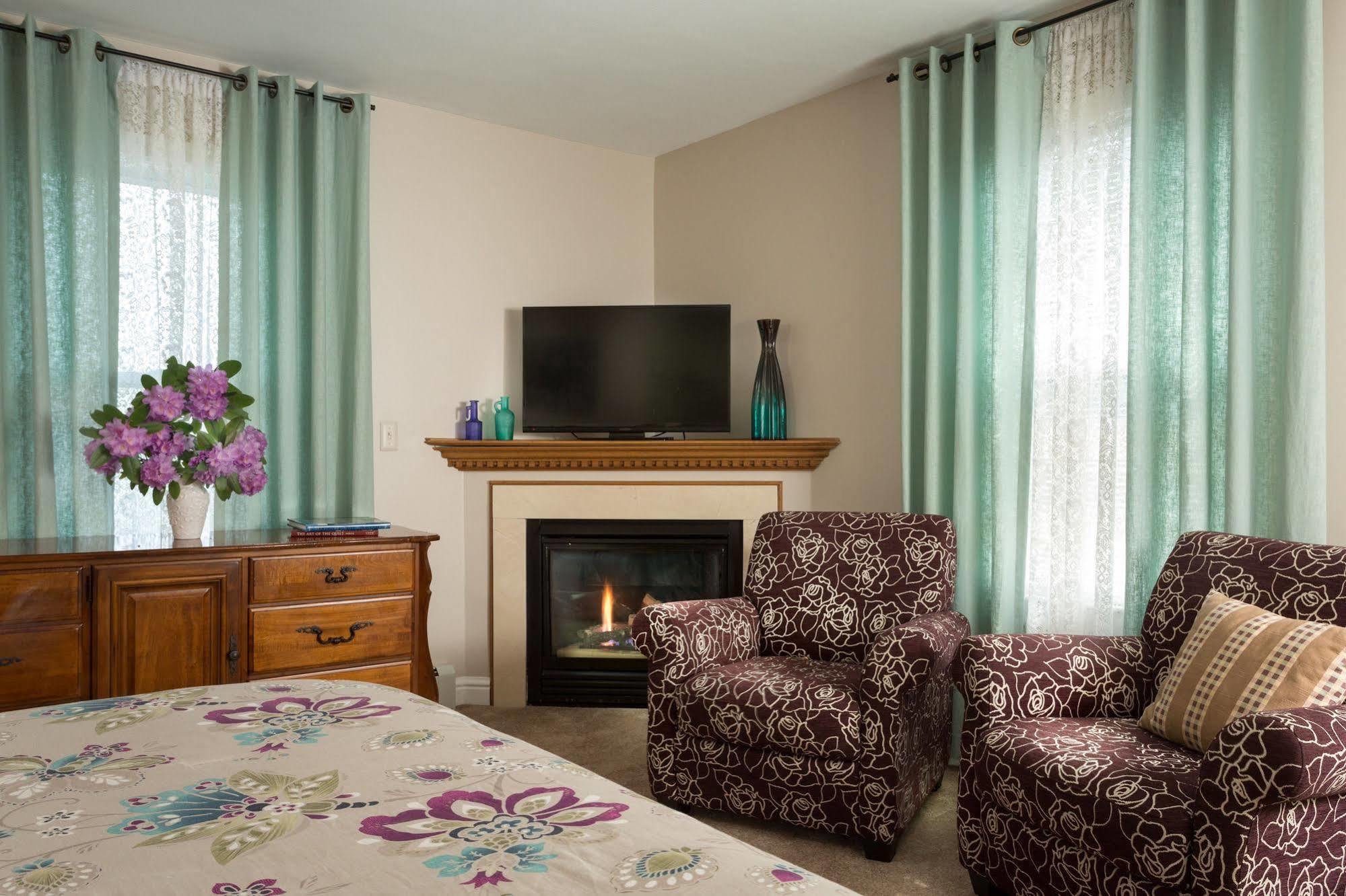 Beech Tree Inn And Cottage นิวพอร์ต ภายนอก รูปภาพ