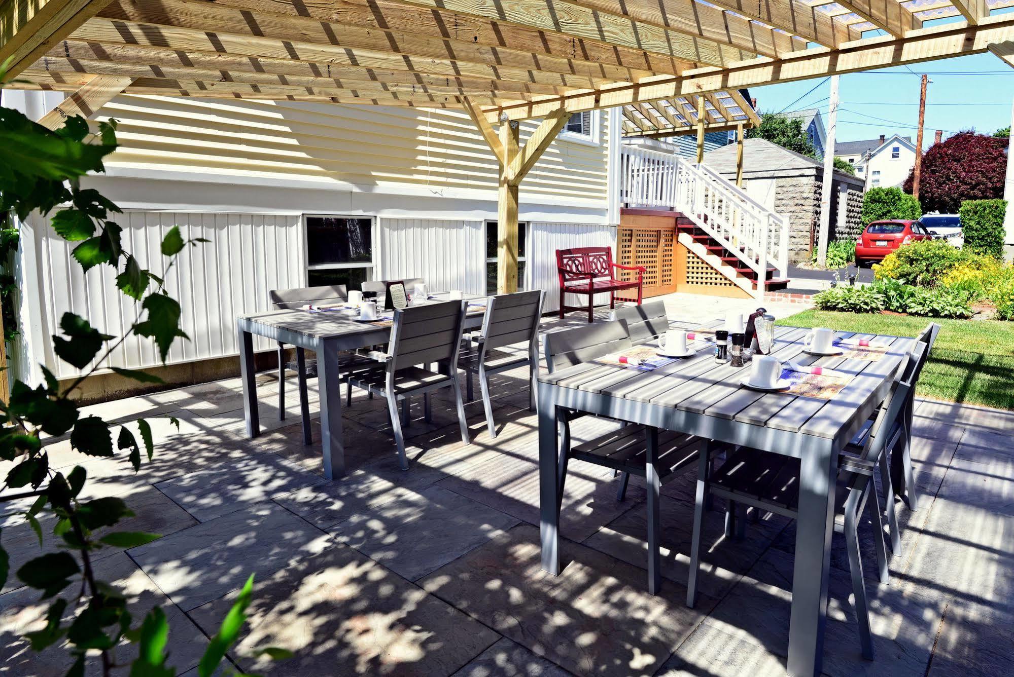 Beech Tree Inn And Cottage นิวพอร์ต ภายนอก รูปภาพ